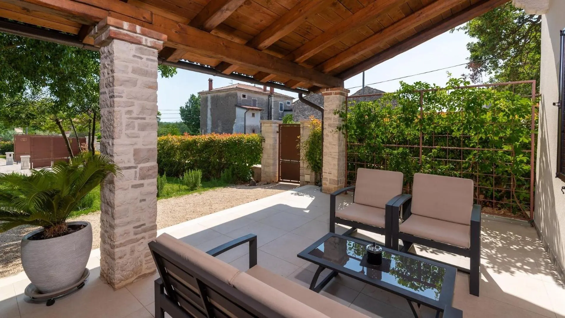 Villa Lv Fiorini 0*,