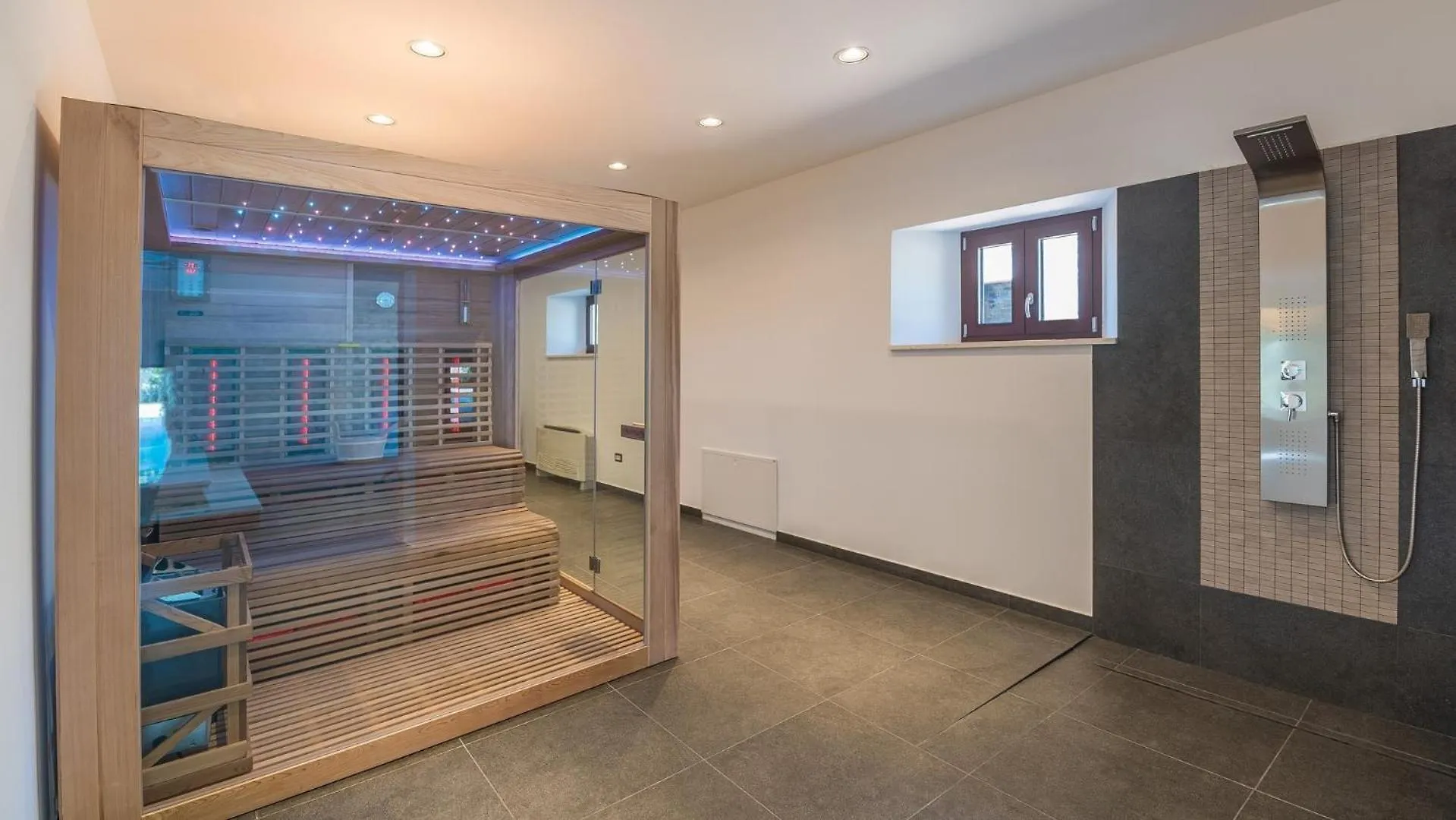 Villa Lv Fiorini 0*,